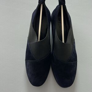 New The FLEXX Gray Suede Cross-Band Slipon Shoes Cross Town Blue Size 9